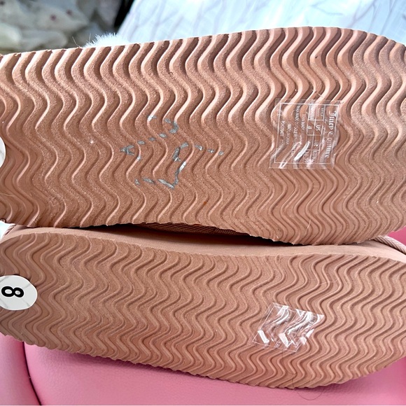 Juicy Couture plush rose tone booties - Picture 4 of 5